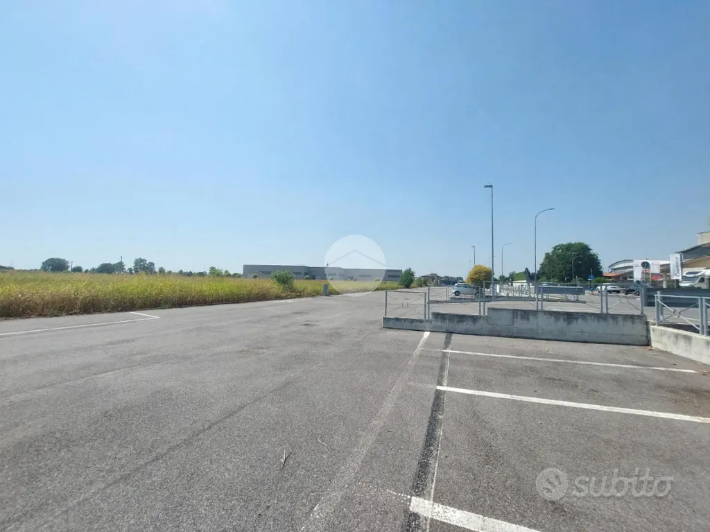 Extérieur - Industrial Plot with Parking in Travagliato