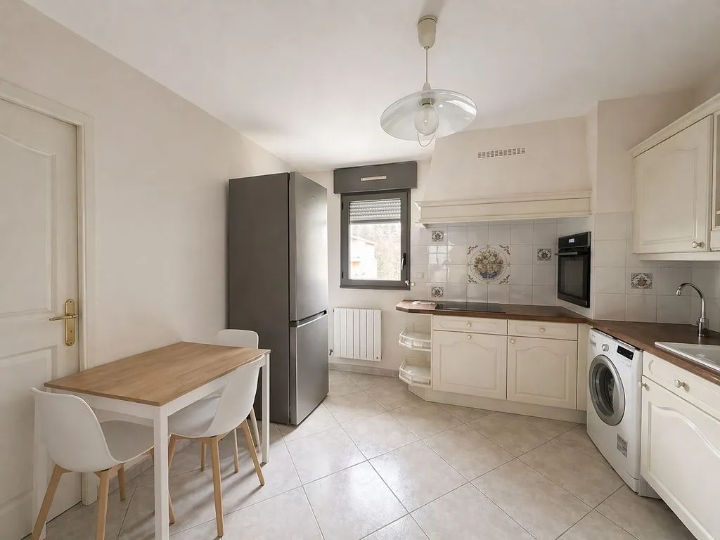 Kitchen - Luxury Flat with Terrace in Limonest