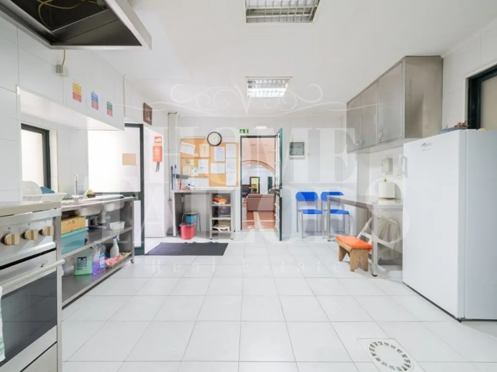 Cuisine - Luxury Apartment Complex in Lisbon