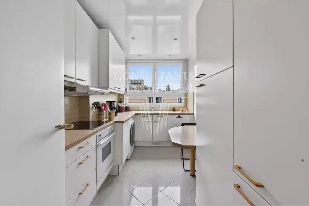 Cuisine - Appartement Traversant avec Balcon à Neuilly