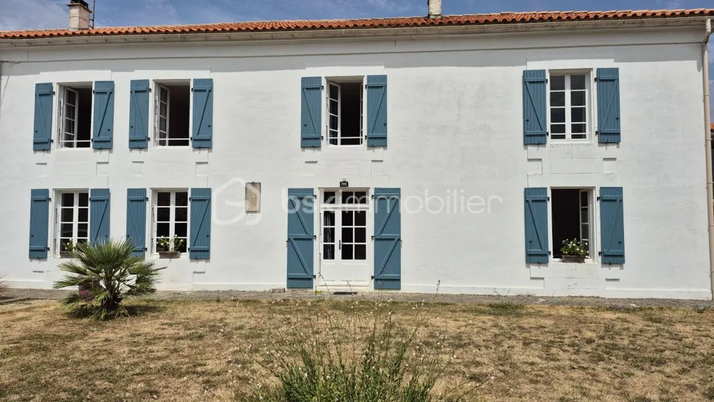 Välivaade - Charentaise with Balcony in Mignon