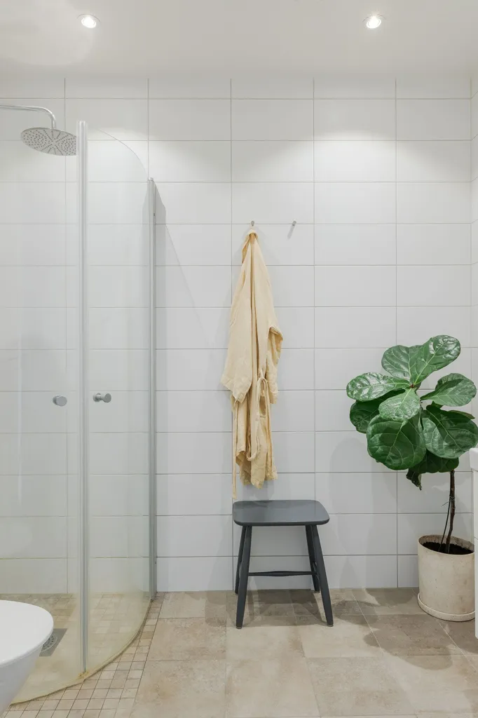 Vannitoad - Family-Friendly Apartment with Garden in Bredvik