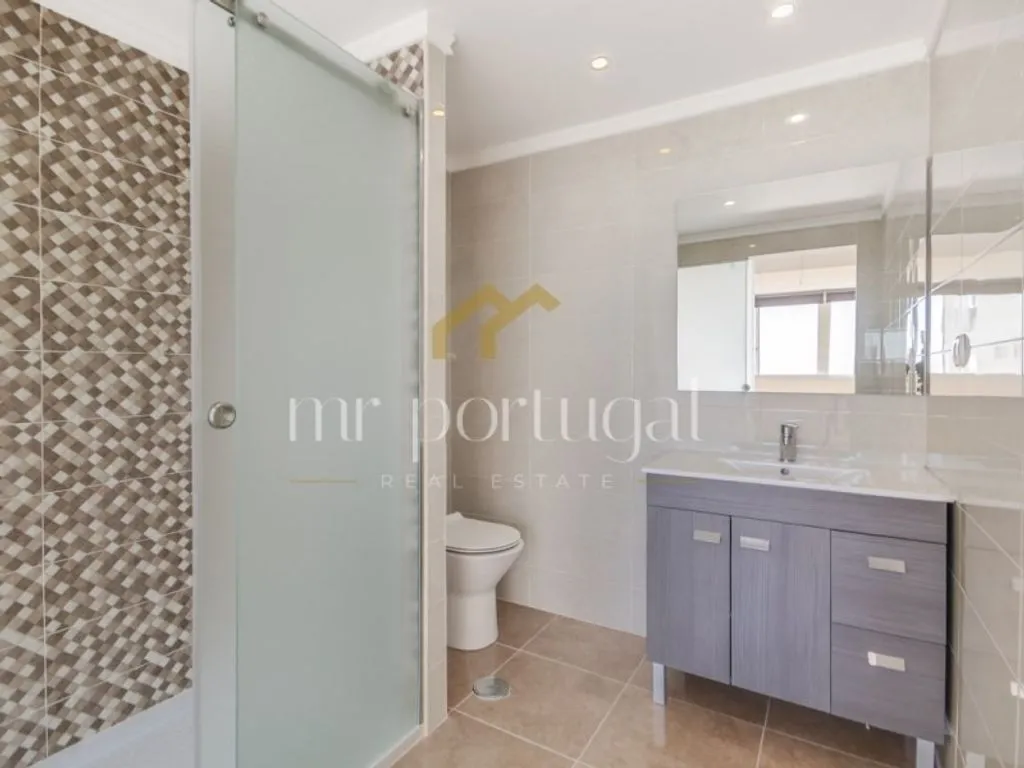Salles de bain - Luxury Flat with River Views in Restelo, Lisbon