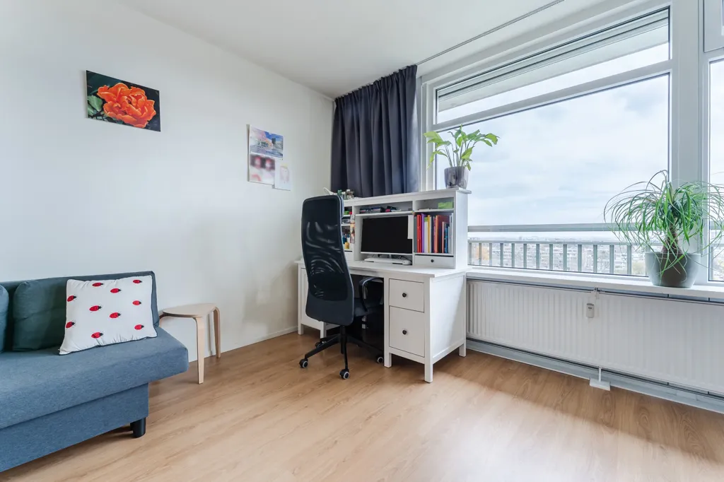 Bureau - Bright Two-Bedroom Flat with Panoramic View in Haarlem