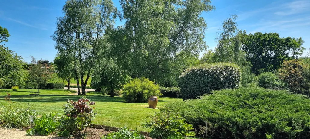 Giardino - Spacious House with Garden in Talensac