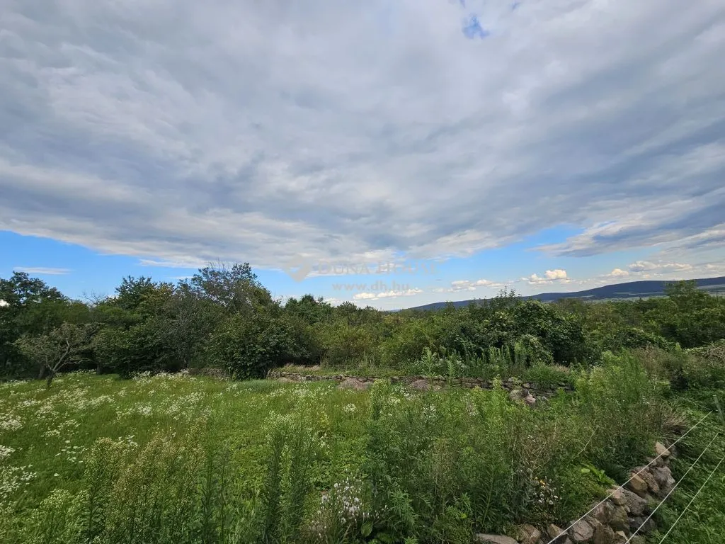 Giardino - Rural Plot with Panoramic View in Köveskál