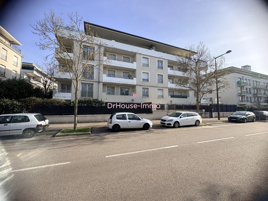 Exterior - Two-Bedroom Flat with Balcony in Mantes-la-Jolie