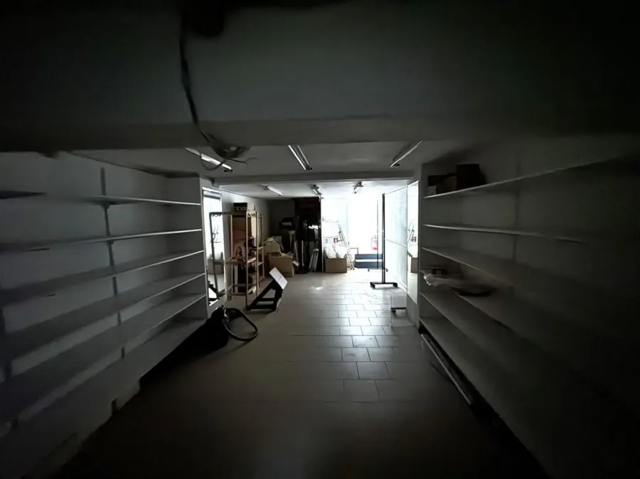 Pesuköök - Shop with Expansion Potential in Serres Centre