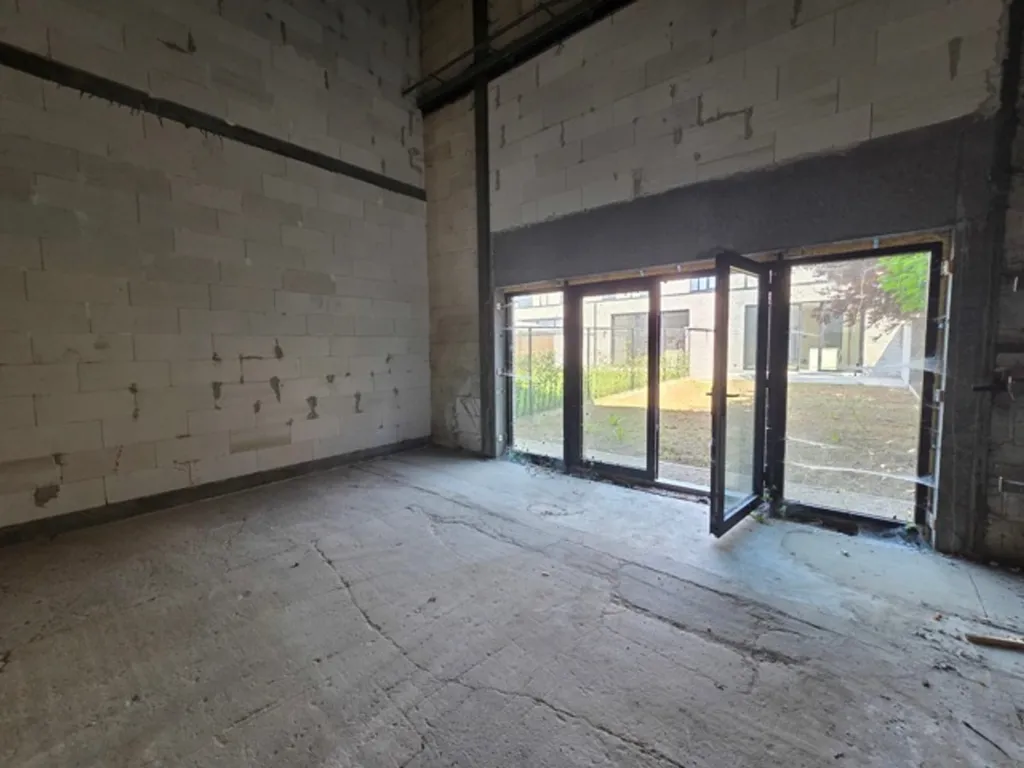 Pièces - Maison semi-détachée avec terrasse et jardin à proximité