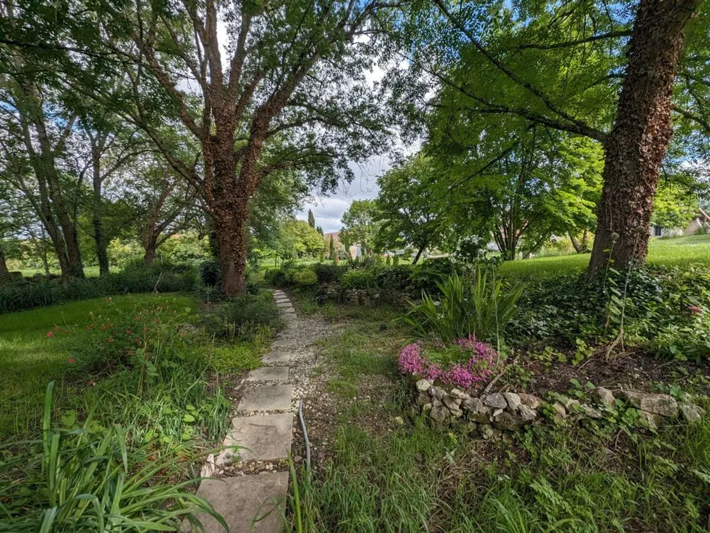 Jardin - Maison Rénovée du 17ème Siècle avec Piscine à Castillonnès