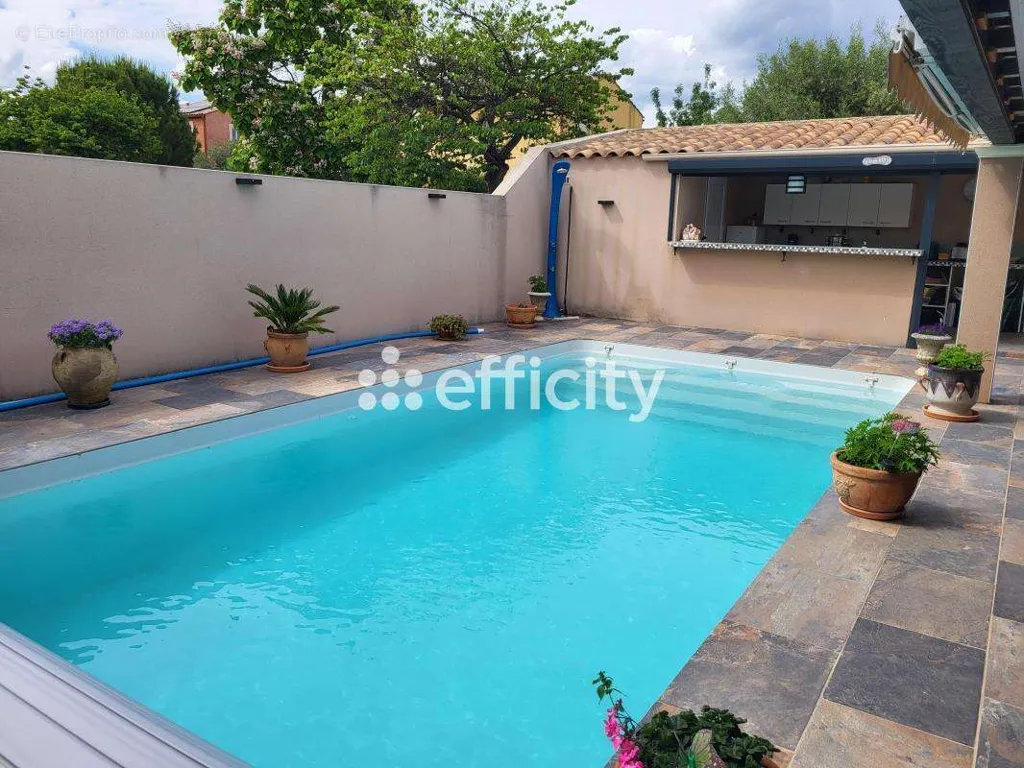 Piscine - Maison Moderne avec Piscine à Aspiran