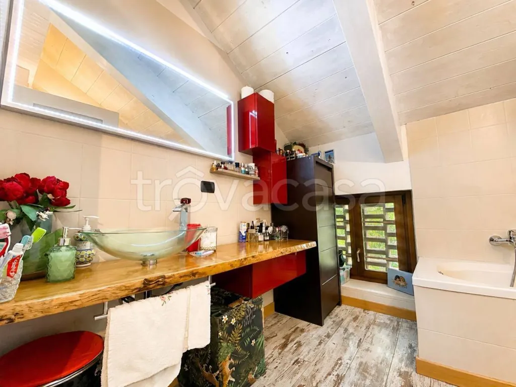 Salles de bain - Two-Level Apartment with Private Garden in Bruino