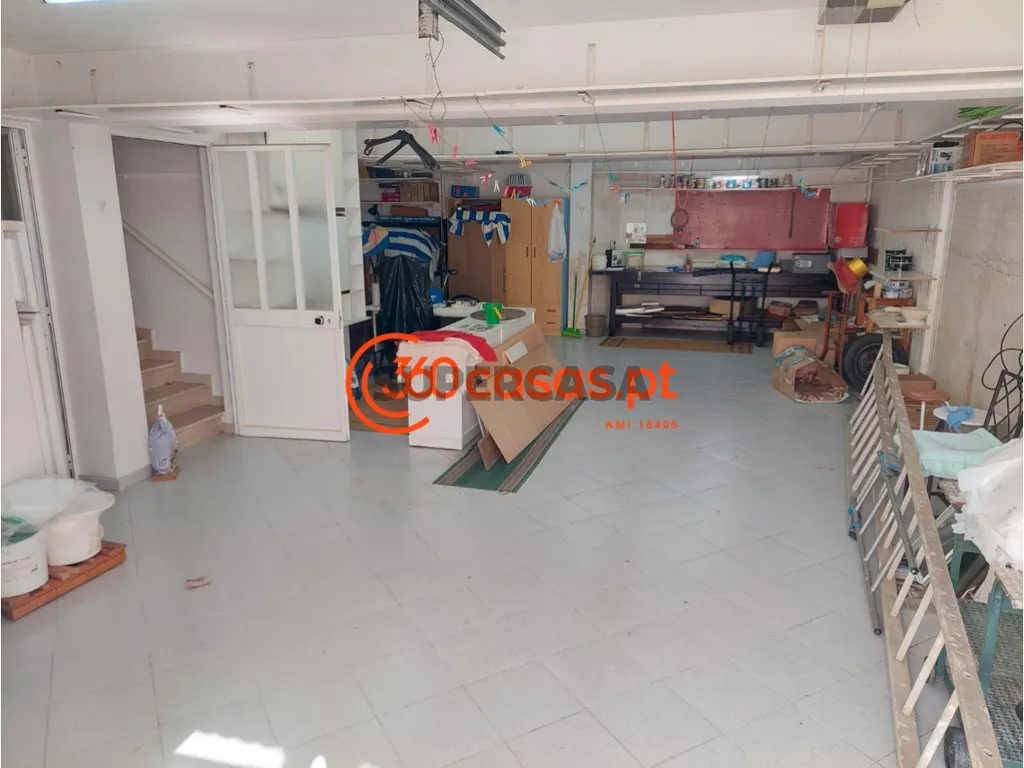 Garage - T5 House with Terrace in Faro