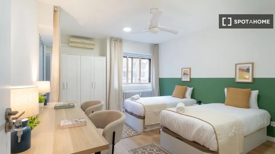 Camere da letto - Shared Apartment with Terrace in Pacífico, Madrid