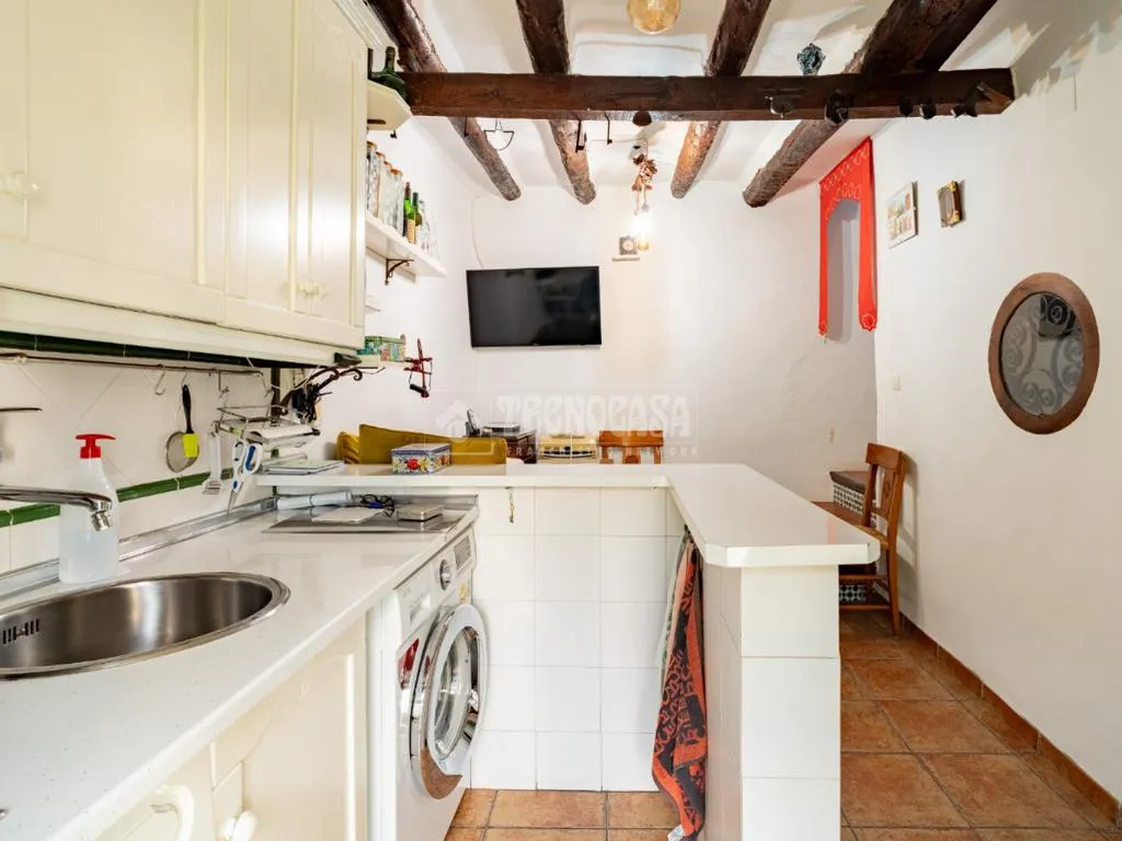 Cuisine - Traditional Albaicín Flat with Balcón