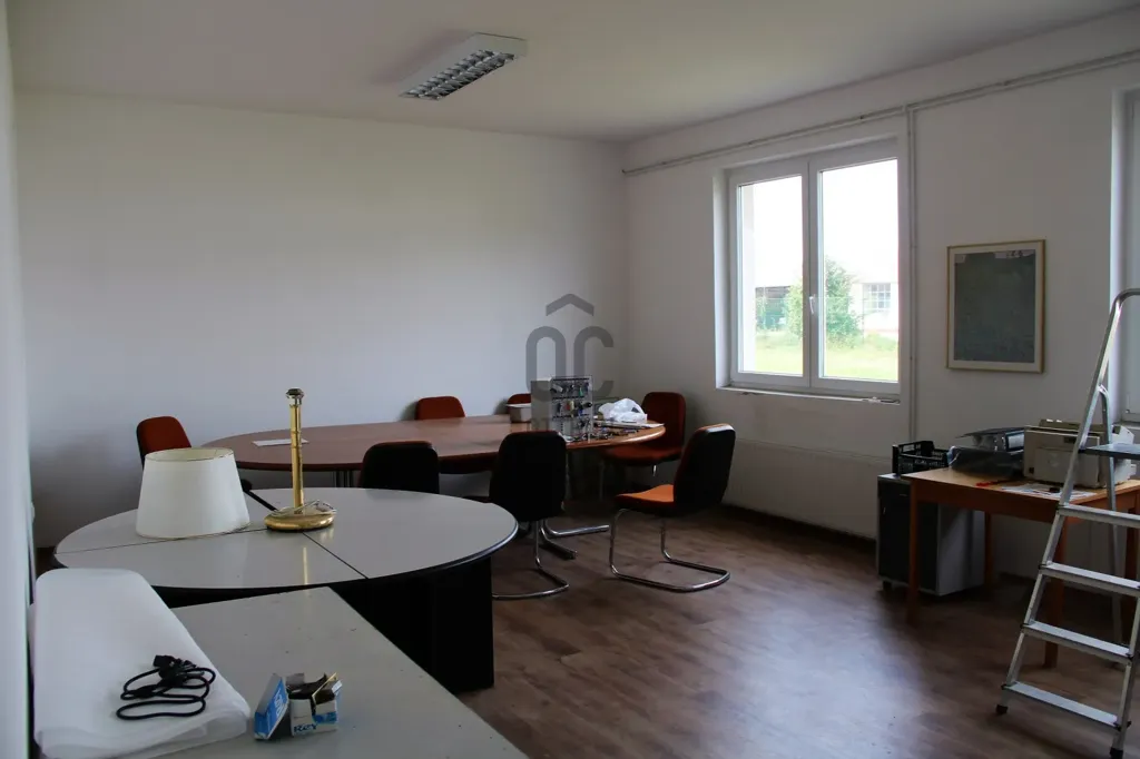Bureau - Commercial Space with Utilities in Keszthely