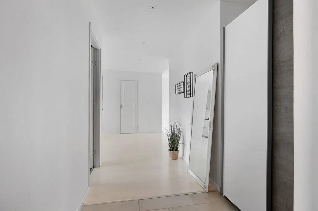 Hallway - Modern Apartment with South-Facing Balcony in Huddinge