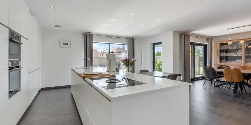 Köök - Modern Open-Plan House in Heukelom