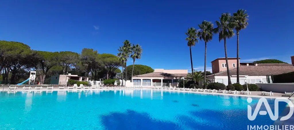 Piscina - Renovated 2-Bed Flat with Pool in Saint-Raphaël
