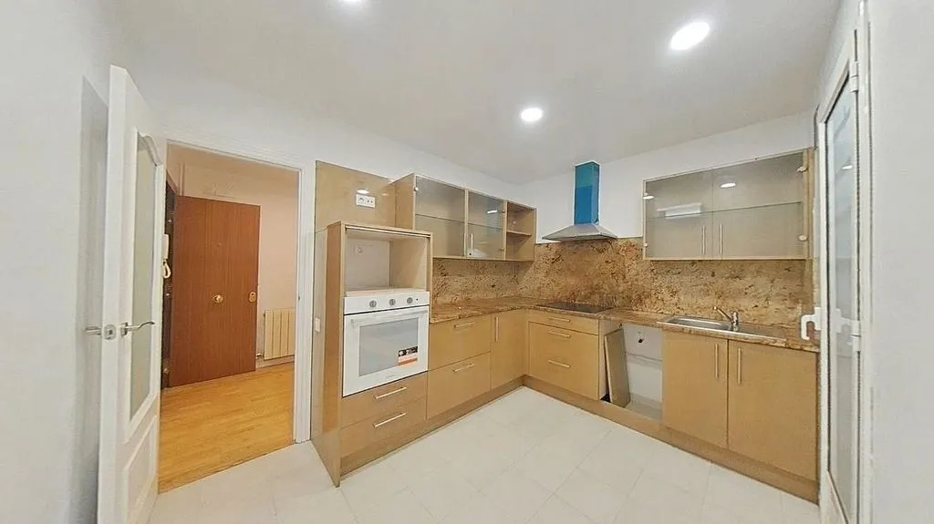 Apartment with Balcony in Sants, Barcelona