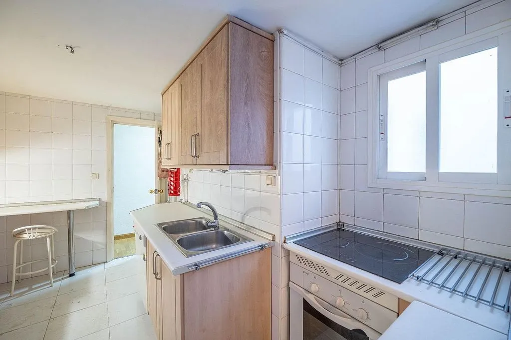 Köök - Top-Floor Flat with Balcony in Central Location