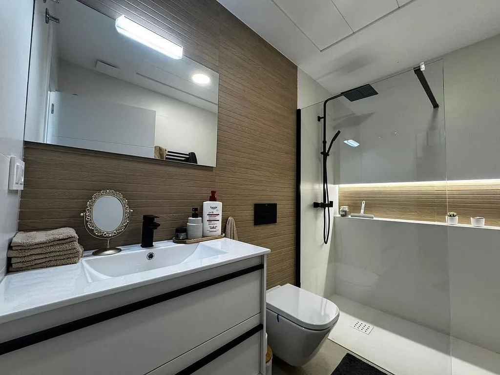 Bathrooms - Duplex with Pool and Terrace in San Pedro del Pinatar