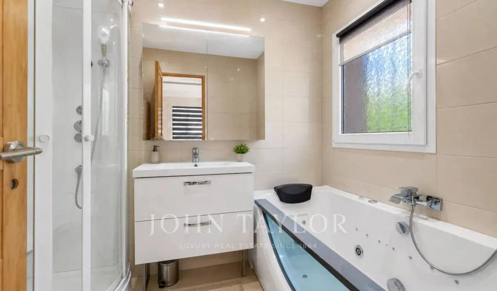 Vannitoad - Contemporary Villa with Pool near Saint-Tropez