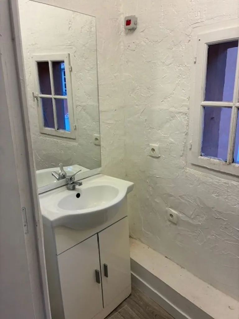 Salles de bain - Studio Meublé avec Balcon à Grasse