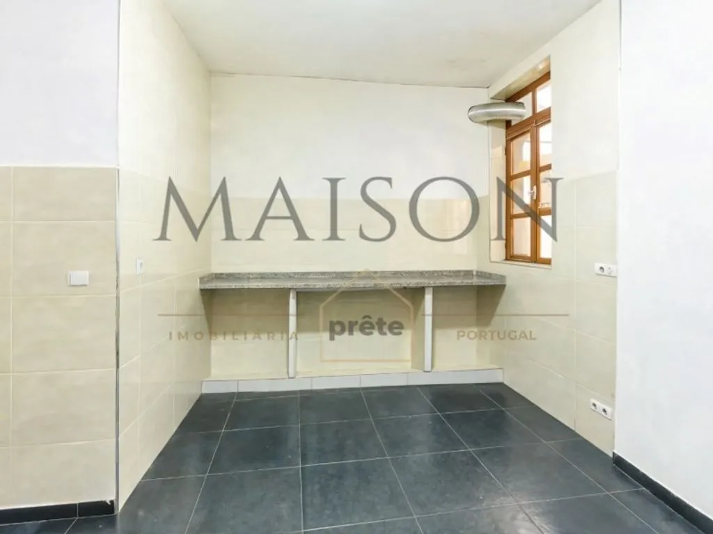 Pièces - Historic House with Commercial Space in Penafiel