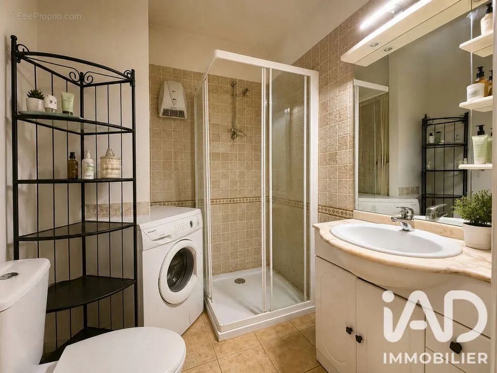 Salles de bain - Studio avec Jardin Privatif à Saint-Raphaël