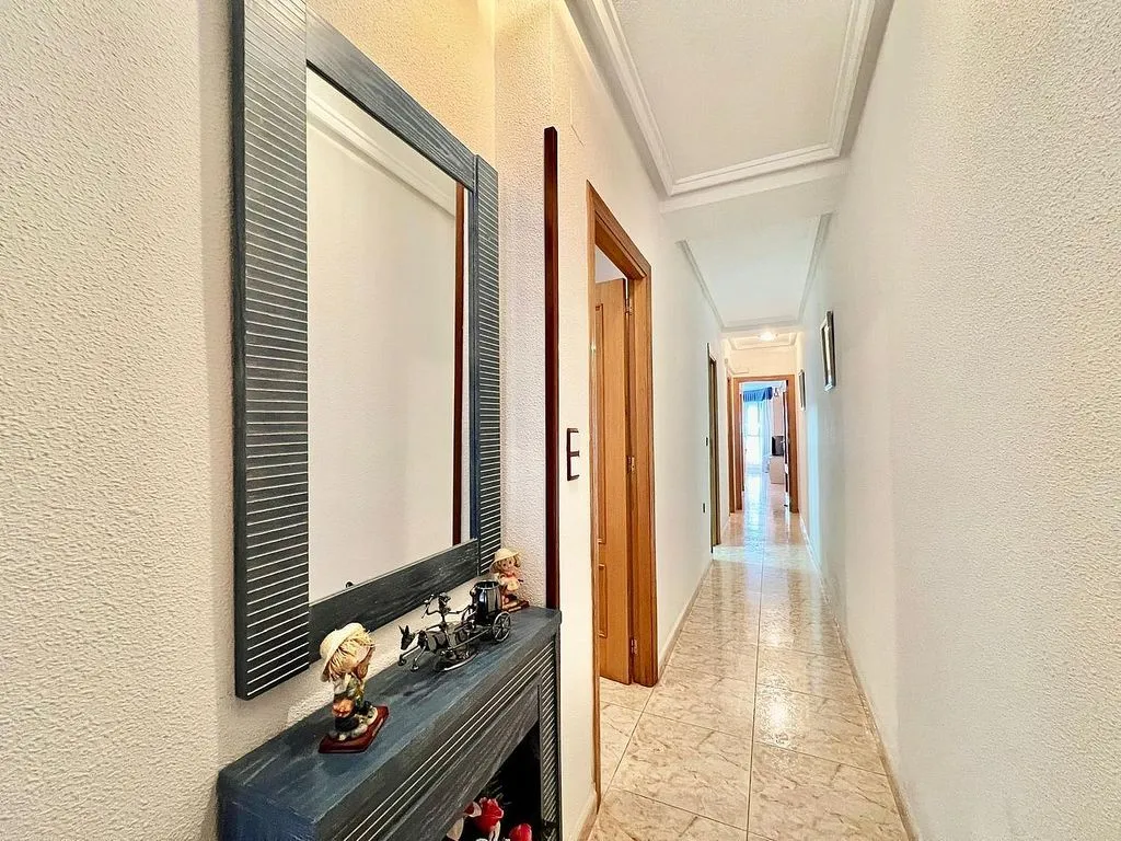 Esik - Apartment with Balcony and Garage in Torrevieja