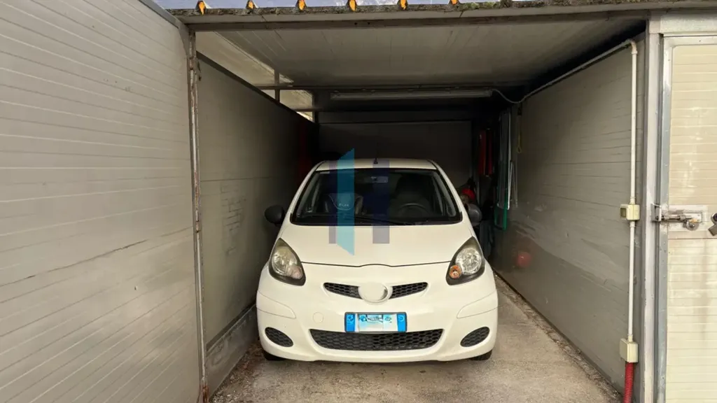 Garage - Trilocale with Private Balcony in Botticino