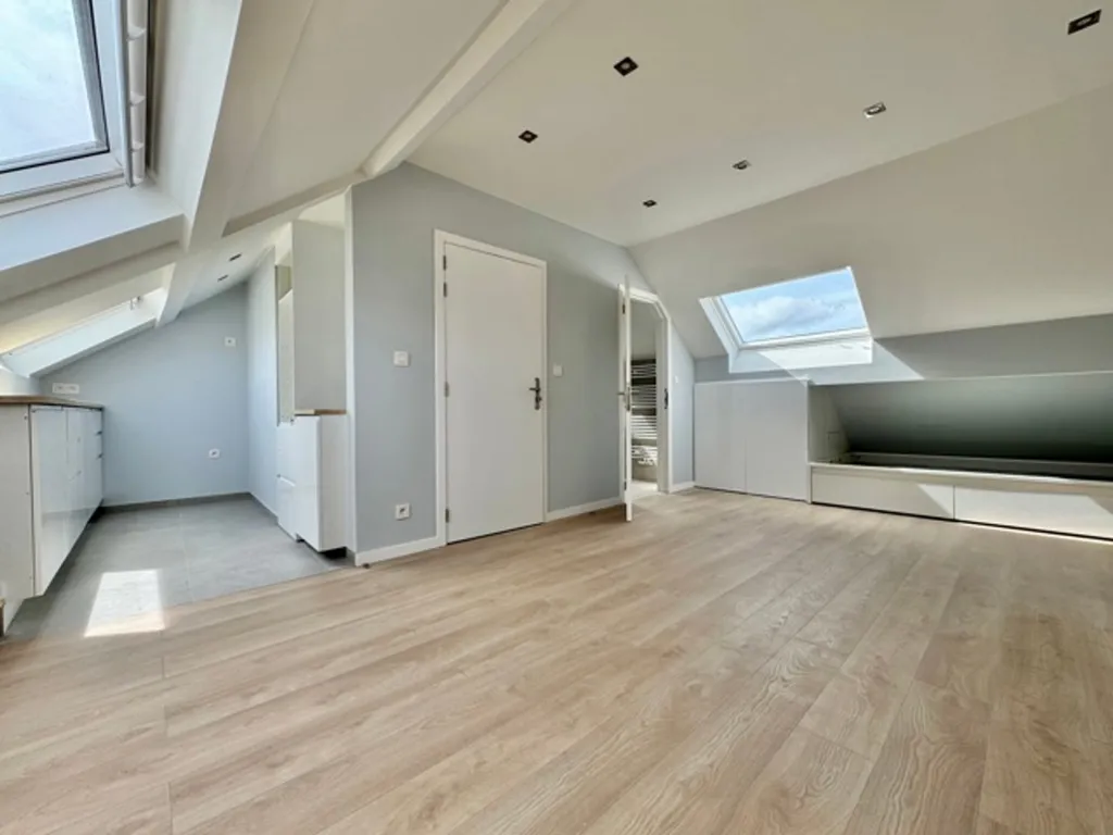 Pièces - Duplex Neuf avec Terrasse Arrière à Ixelles