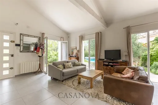 Elutuba - Contemporary Villa with Pool in Quiet Area