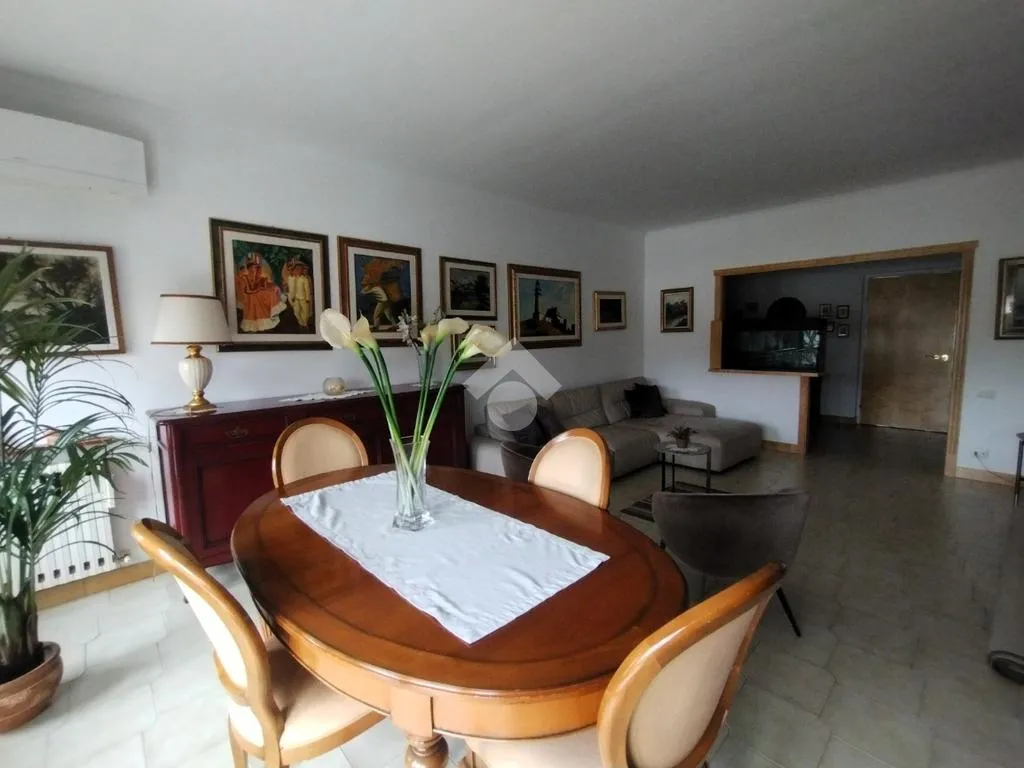 Salle à manger - Spacious Apartment with Balcony in Castrolibero