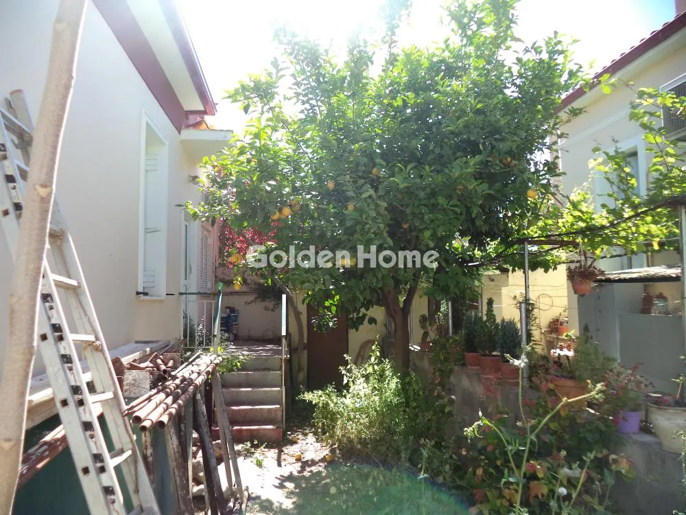Aed - Partially Renovated Villa in Egio Centre