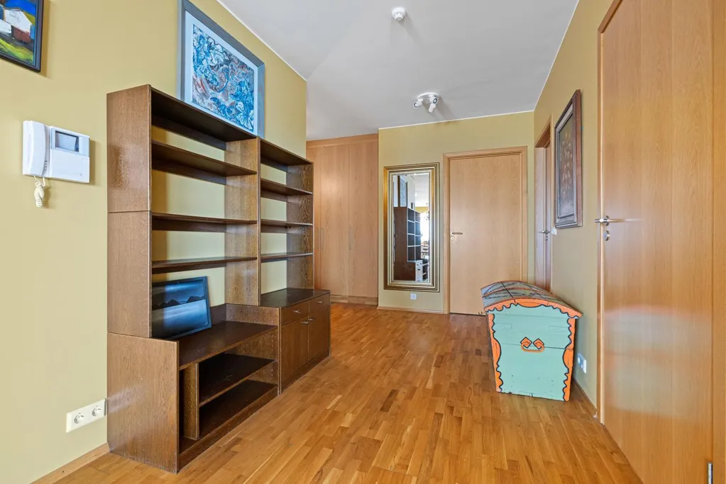 Esik - Apartment with Private Parking in Reykjavik