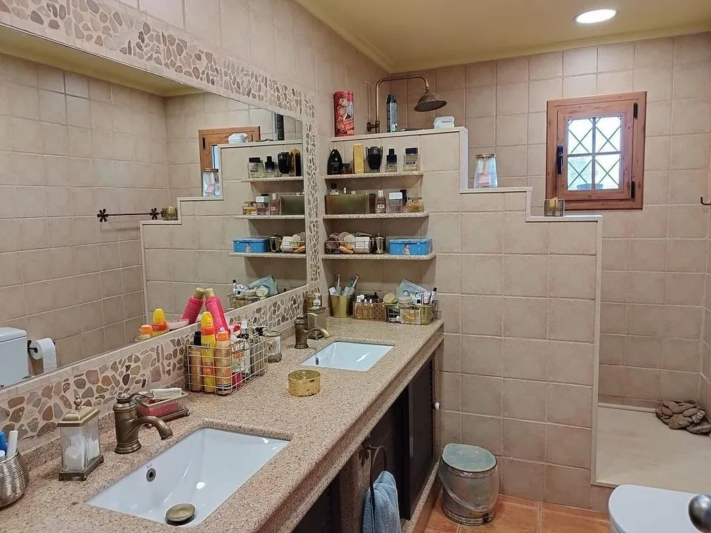 Salles de bain - Chalet with Pool and Terrace in El Catllar