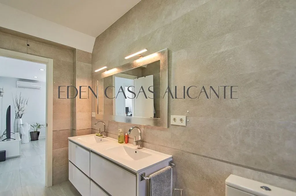 Salles de bain - Modern Chalet with Pool in Busot