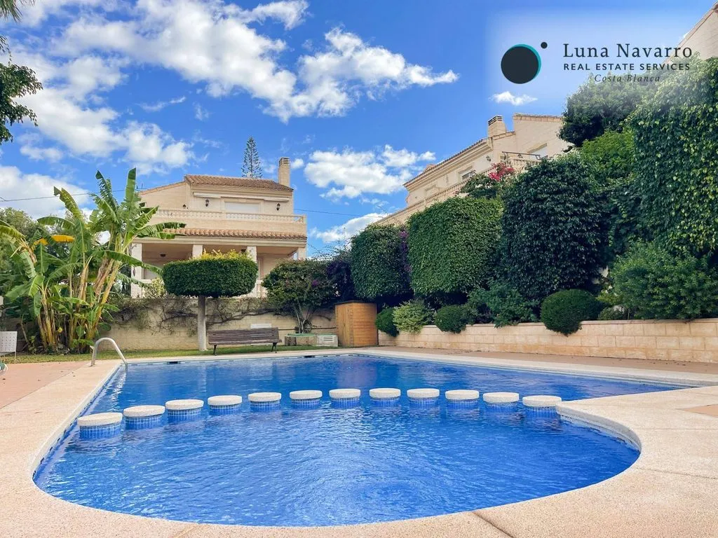 Pool - Luxury House with Sea View in El Albir