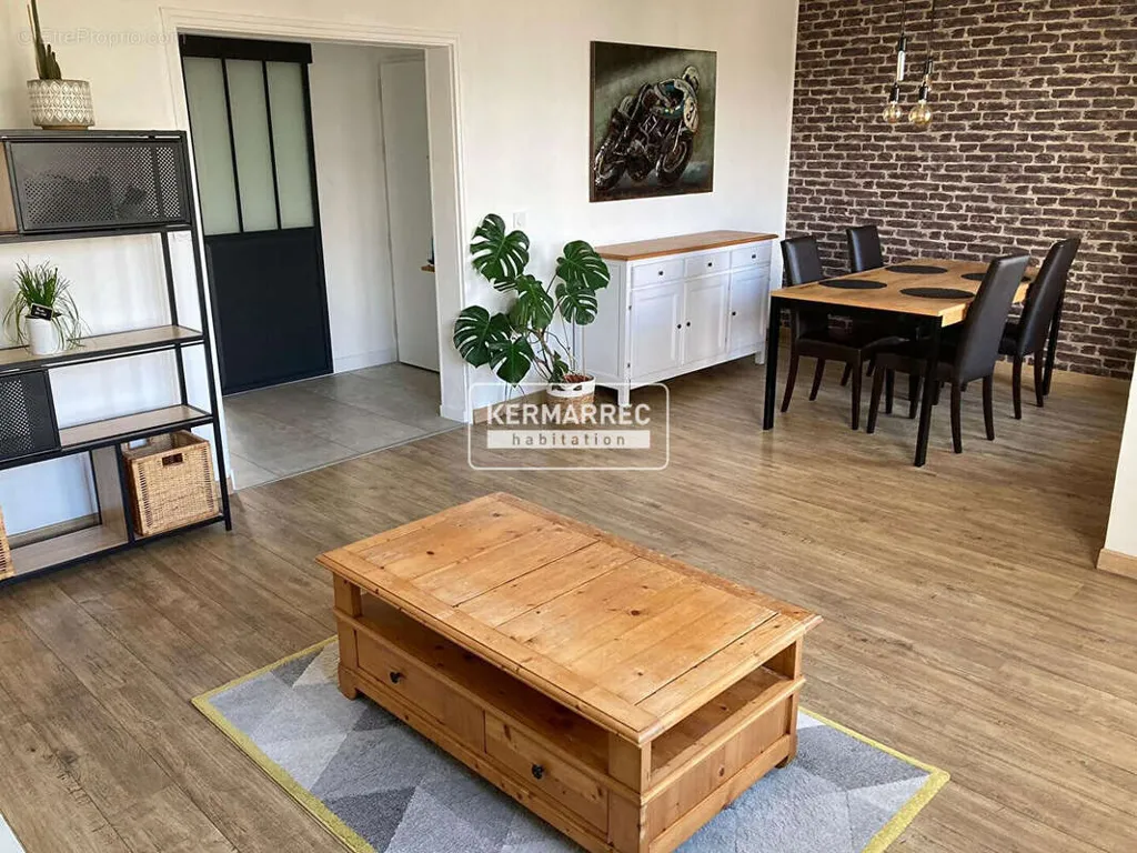 Soggiorno - Spacious T4 Apartment with Balcony in Nantes