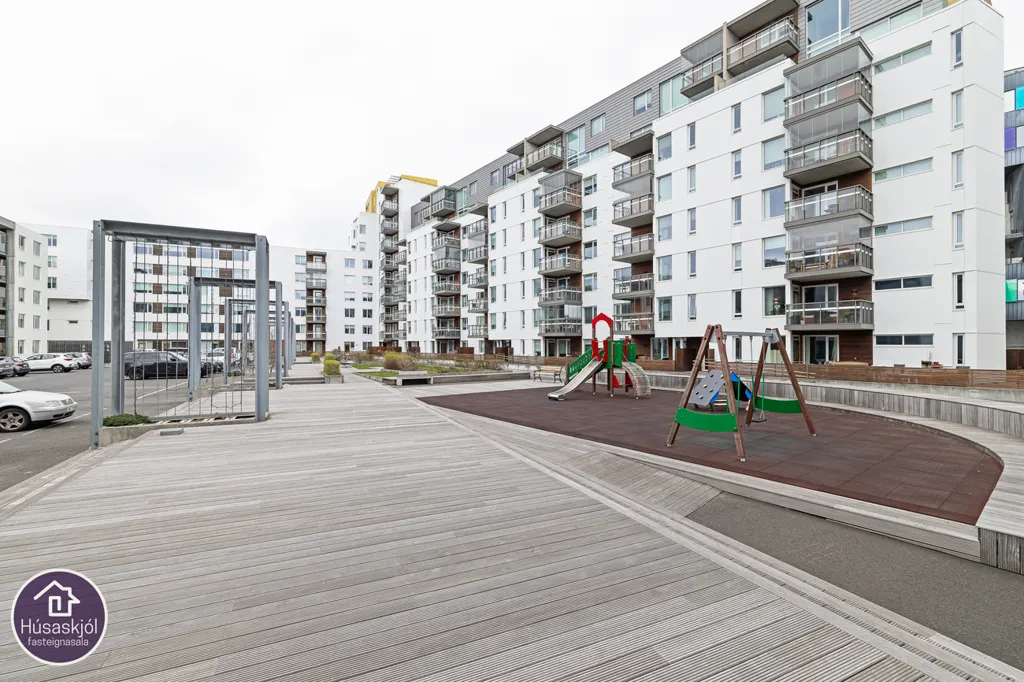 Garden - Apartment with Balcony in Reykjavik
