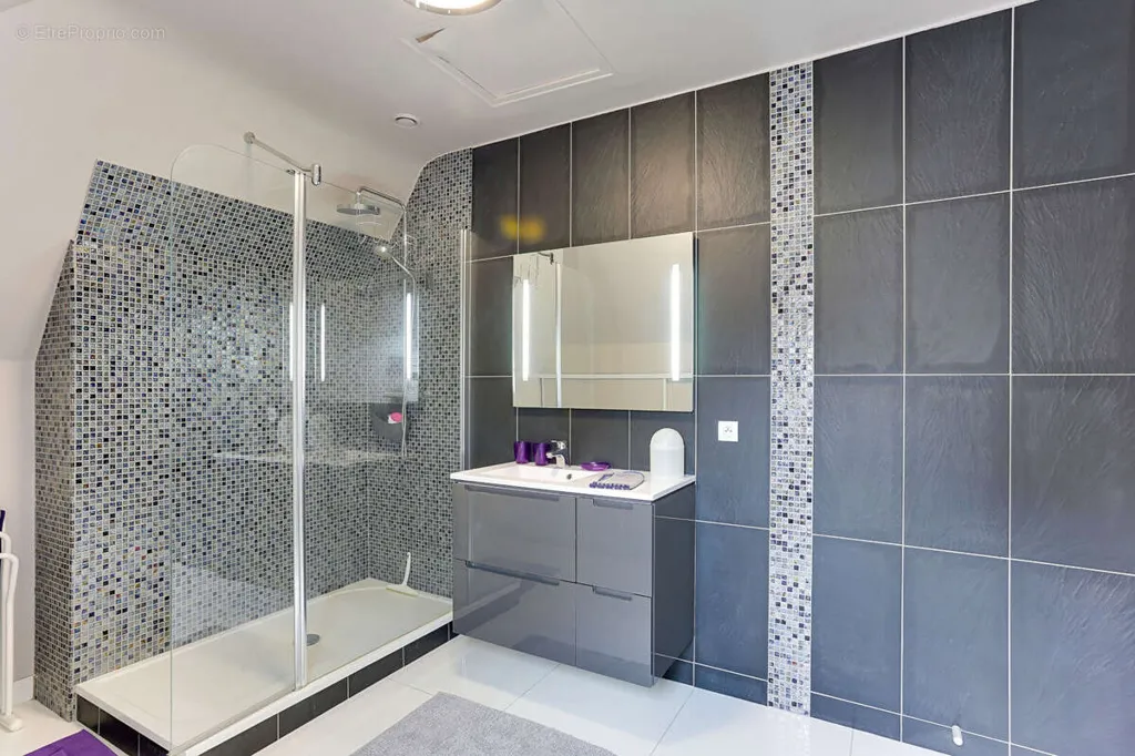 Vannitoad - Renovated House with Pool in Vern Sur Seiche