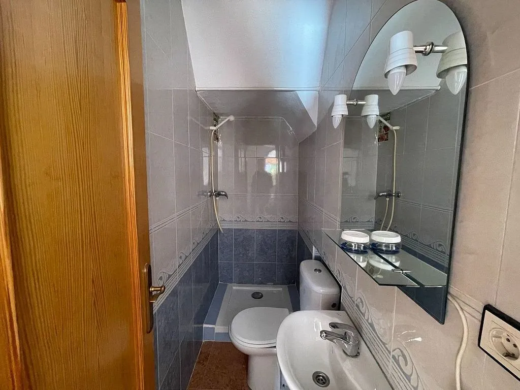 Salles de bain - Terraced House with Pool in La Herrada