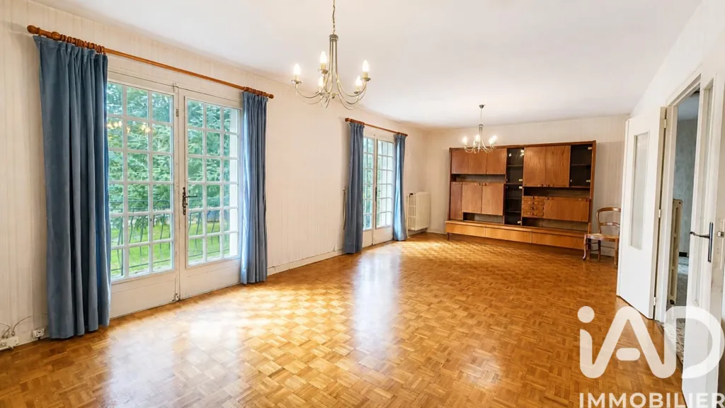 Elutuba - Traditional House with Large Garden in Le Blanc