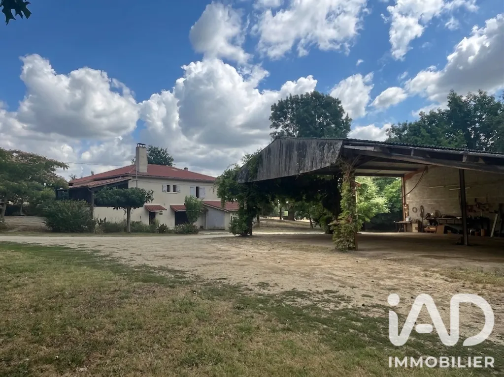 Aed - Traditional House with Hangar in Cazeneuve