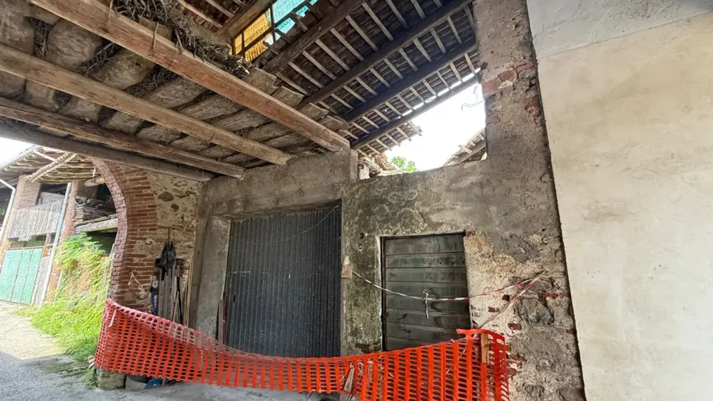 Aed - Rustic Barn with Storage in Schio