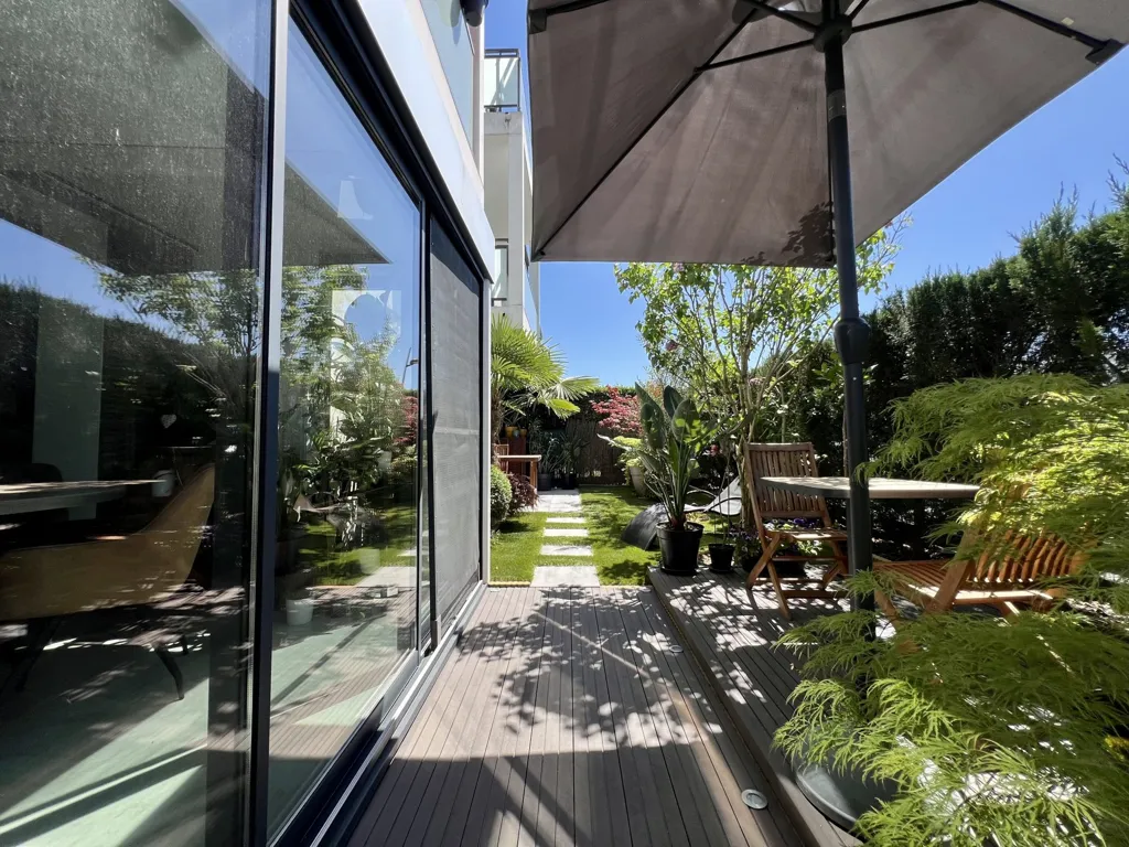 Terrace - 2-Bedroom Apartment with Terrace in Geispolsheim