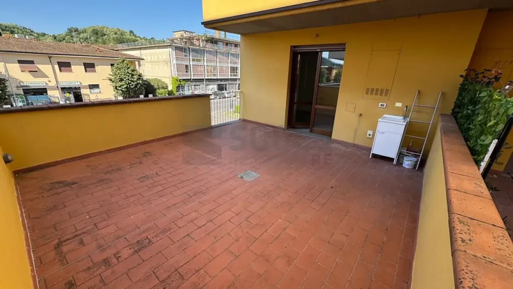 Terrasse - Bilocale with Terrace in Figline Valdarno