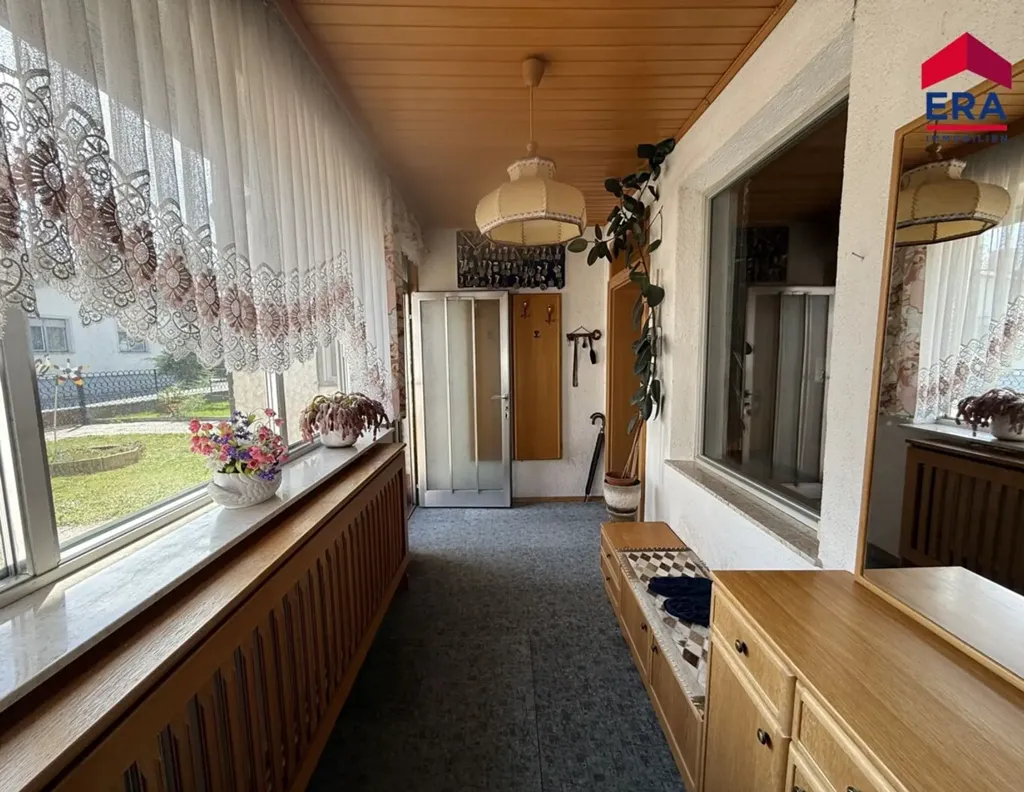 Esik - Spacious House in Green Setting, Drösing